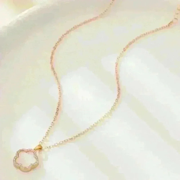 White Mother of Pearl Clover Pendant on 18k Gold Filled Necklace - Picture 2 of 3